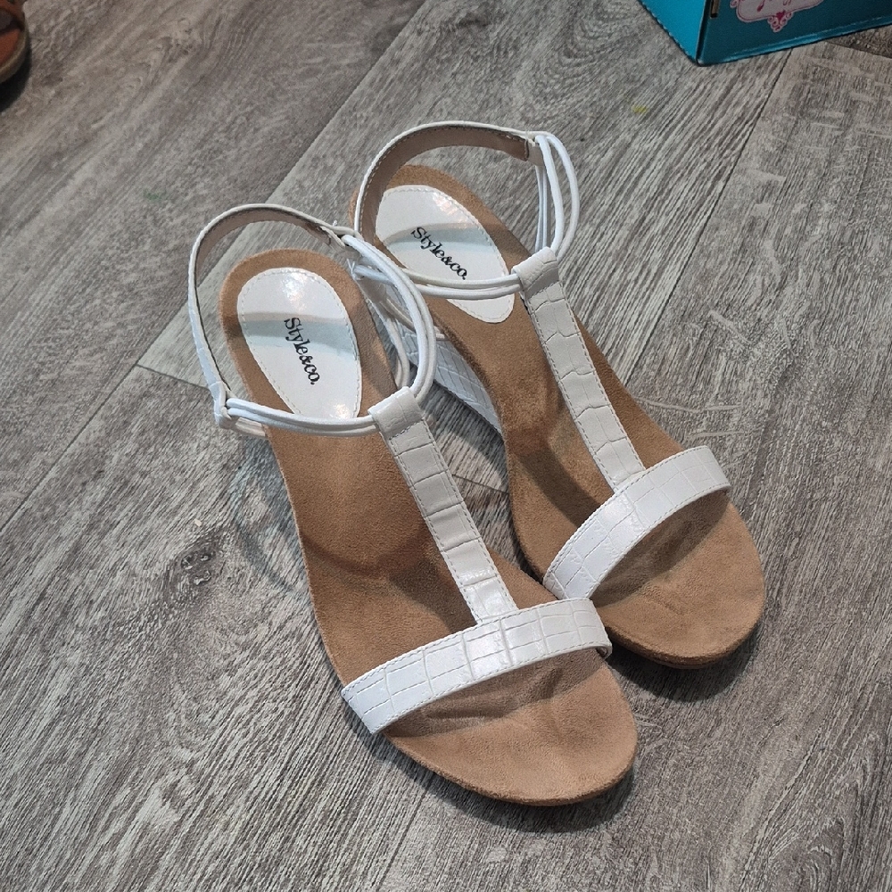 Styluxe White and Tan‎ Women's Sandals